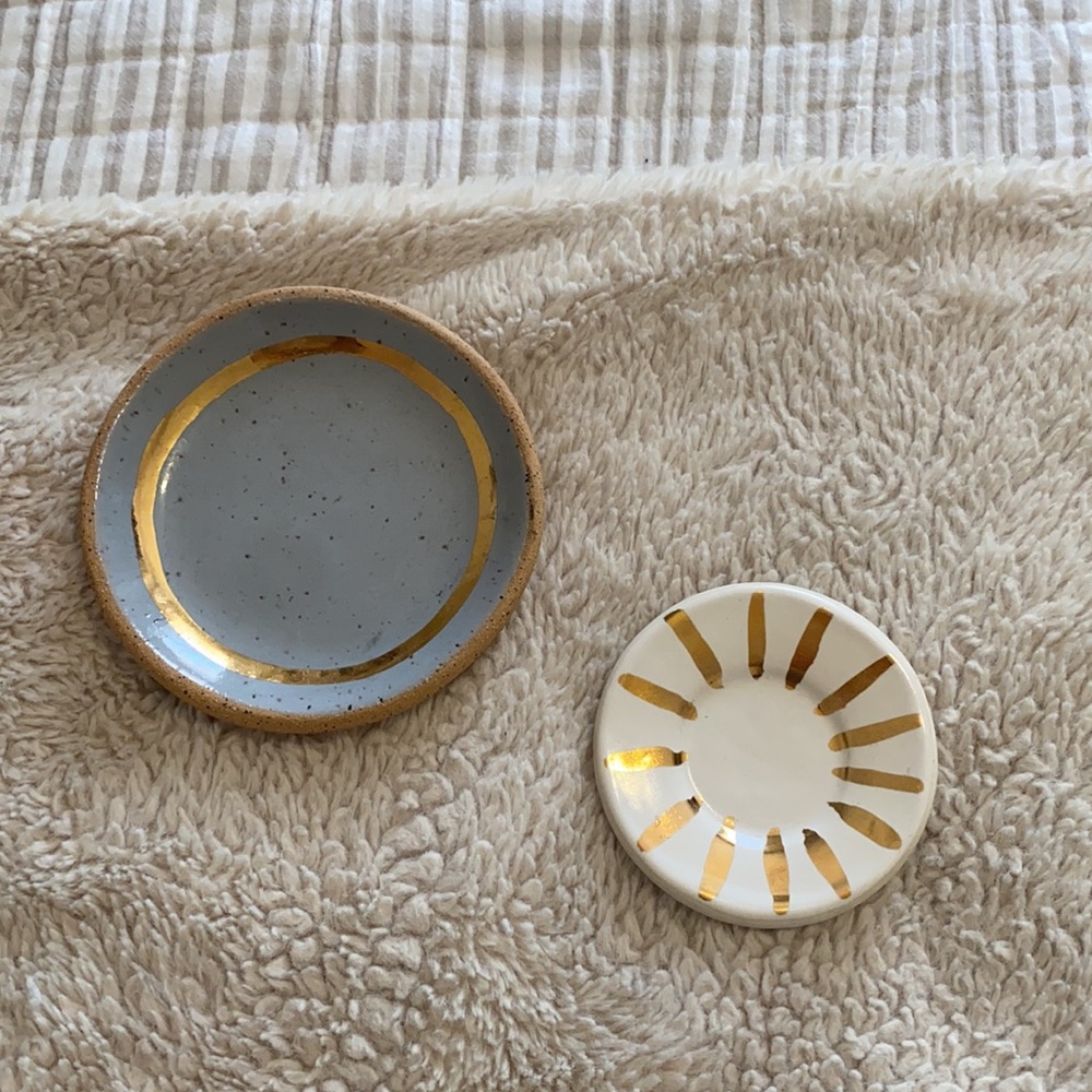 Ceramic dishes